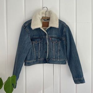 Women’s Levi’s Cropped Sherpa Trucker Jacket